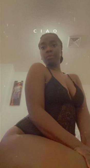 Coco, 27  female escort, Washington
