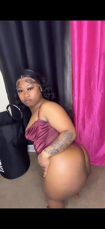 Mingg, 25  female escort, Washington