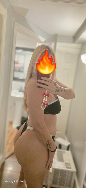 Linda, 22  female escort, Washington