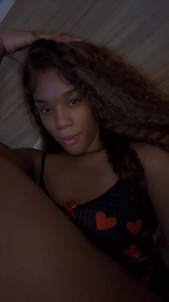 Simone, 25  female escort, Washington