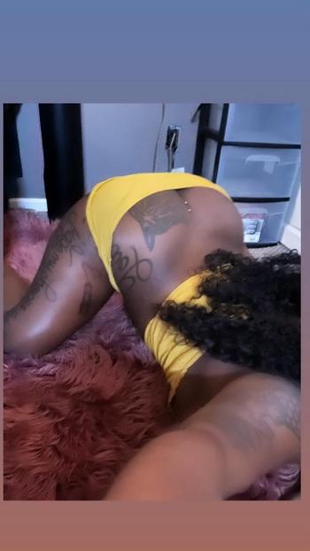 Shades, 26  female escort, Washington