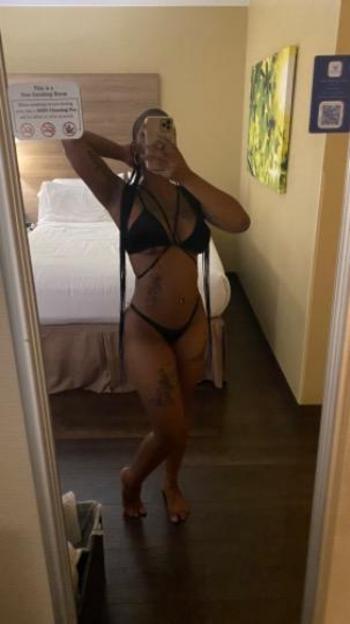 Goldie, 28  female escort, Washington